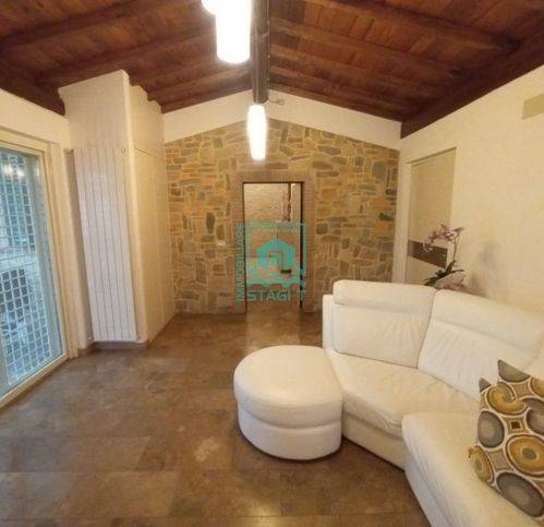 casa indipendente in vendita a Massarosa