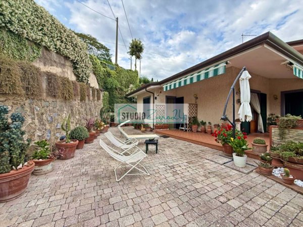casa indipendente in vendita a Massarosa in zona Corsanico