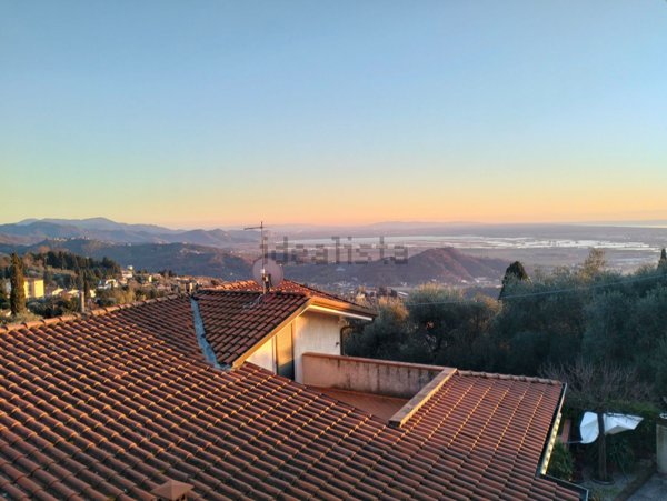 casa indipendente in vendita a Massarosa in zona Bargecchia