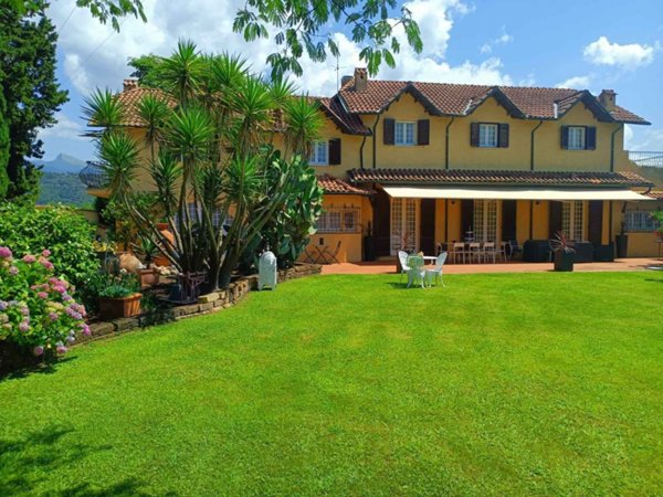 casa indipendente in vendita a Massarosa in zona Piano di Mommio