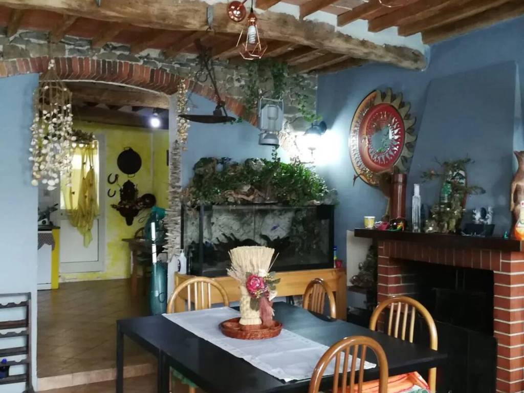 casa indipendente in vendita a Massarosa in zona Bozzano