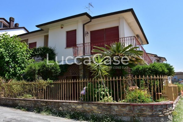 casa indipendente in vendita a Massarosa