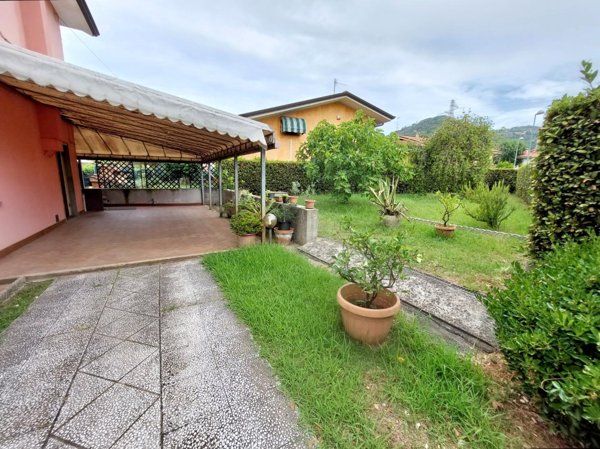 casa indipendente in vendita a Massarosa in zona Piano di Conca