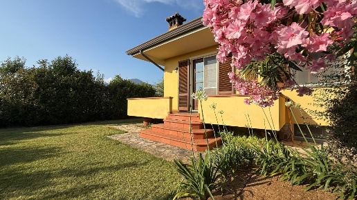 casa indipendente in vendita a Massarosa in zona Piano di Mommio