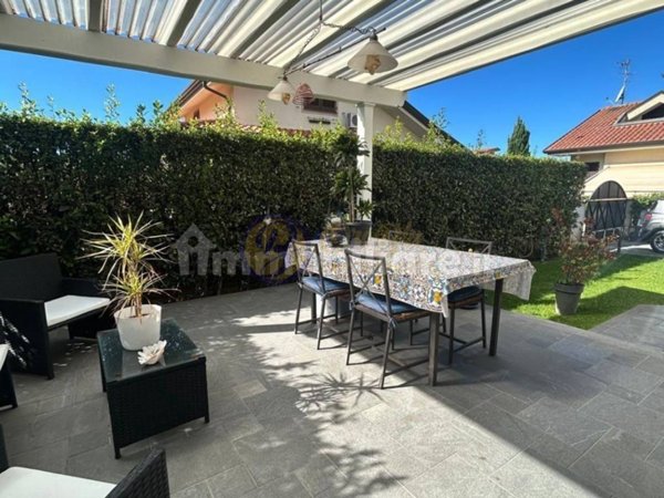 casa indipendente in vendita a Massarosa in zona Piano di Conca