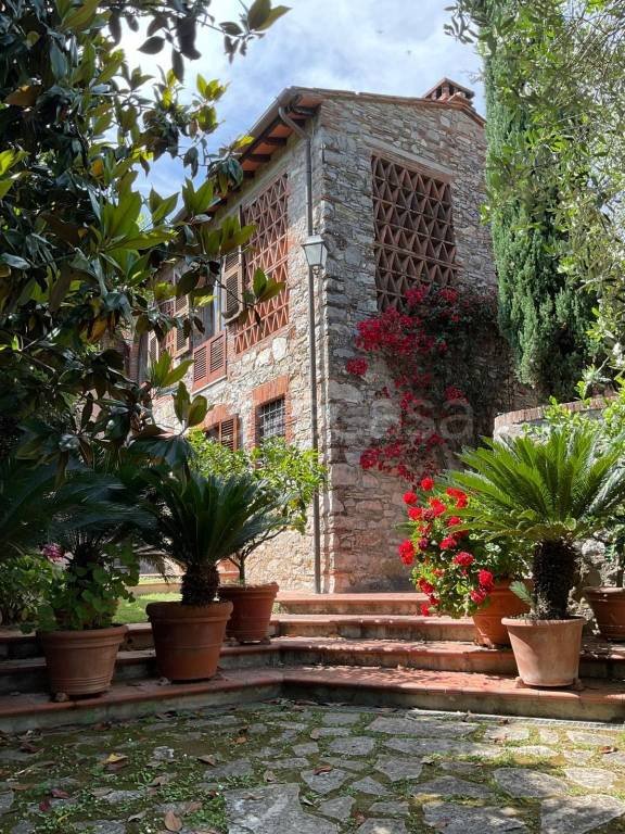 casa indipendente in vendita a Massarosa in zona Quiesa