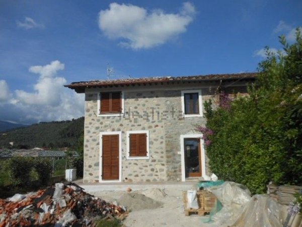 casale in vendita a Massarosa in zona Piano di Mommio