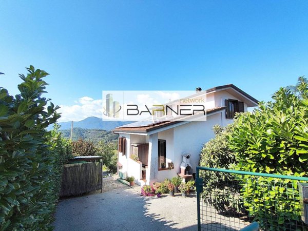 casa indipendente in vendita a Massarosa in zona Montigiano