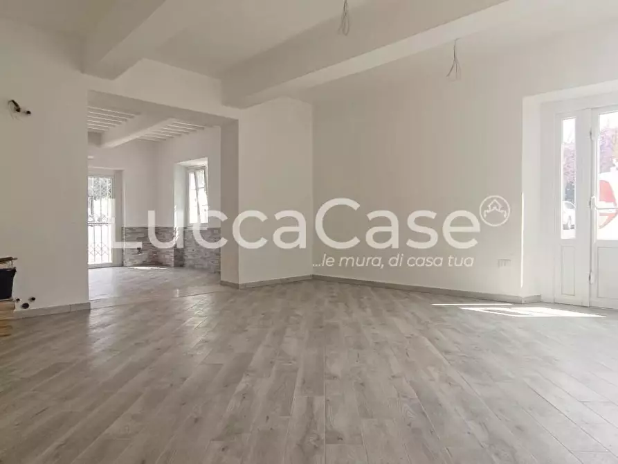 locale commerciale in vendita a Massarosa