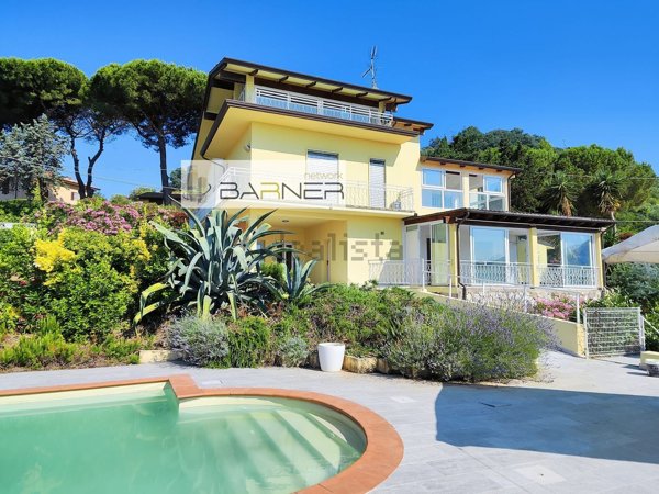 casa indipendente in vendita a Massarosa in zona Corsanico