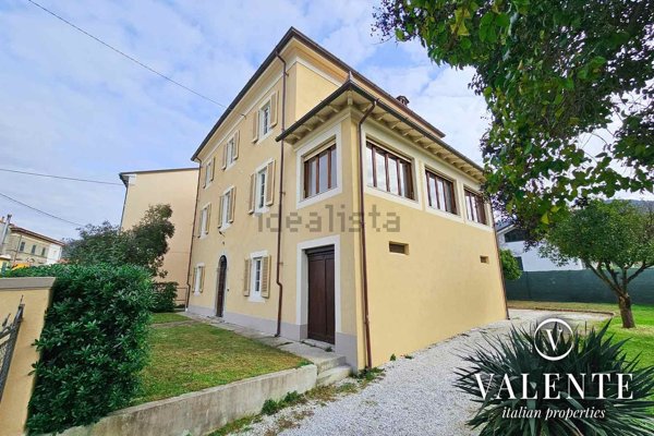 casa indipendente in vendita a Massarosa in zona Quiesa