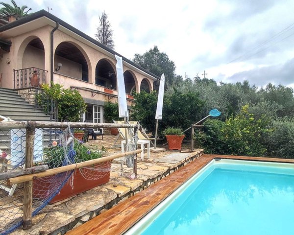 casa indipendente in vendita a Massarosa