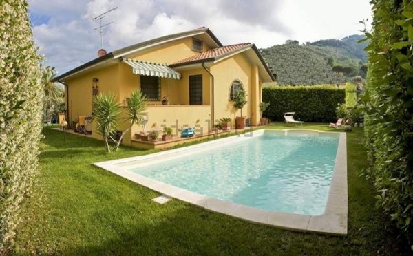 casa indipendente in vendita a Massarosa in zona Piano di Mommio