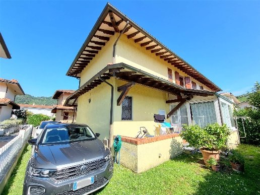 casa indipendente in vendita a Massarosa