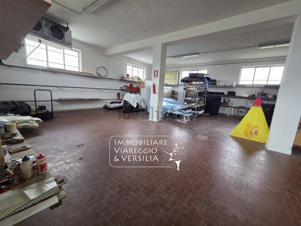 capannone in vendita a Massarosa