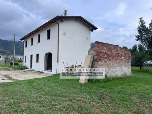 casa indipendente in vendita a Massarosa