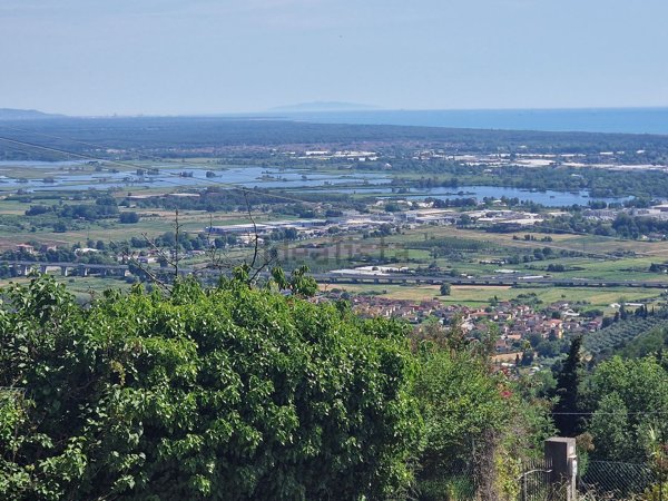 casa indipendente in vendita a Massarosa in zona Corsanico