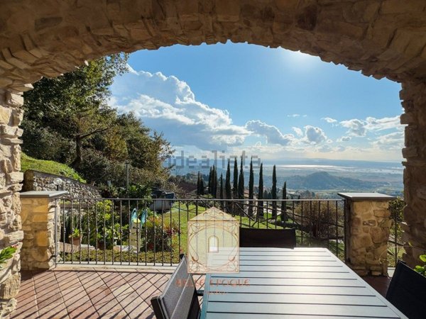 casa indipendente in vendita a Massarosa