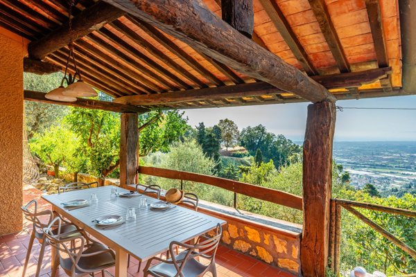 casa indipendente in vendita a Massarosa in zona Mommio