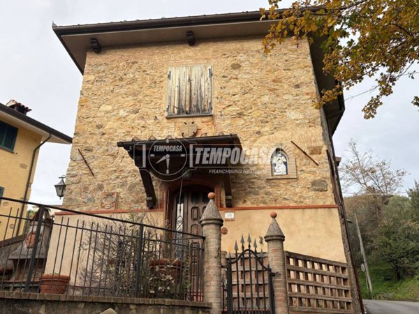 casa indipendente in vendita a Massarosa in zona Corsanico