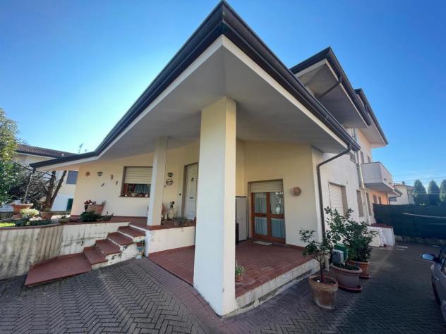 casa indipendente in vendita a Massarosa