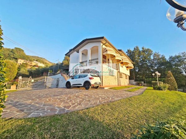 casa indipendente in vendita a Massarosa in zona Bozzano