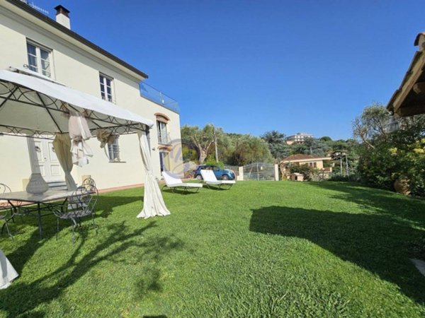 casa indipendente in vendita a Massarosa