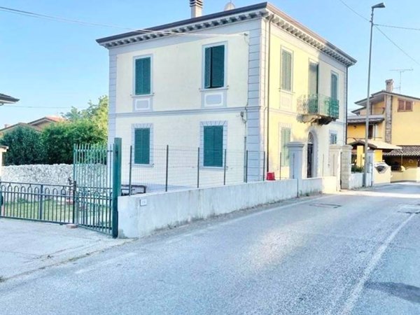 casa indipendente in vendita a Massarosa in zona Bozzano