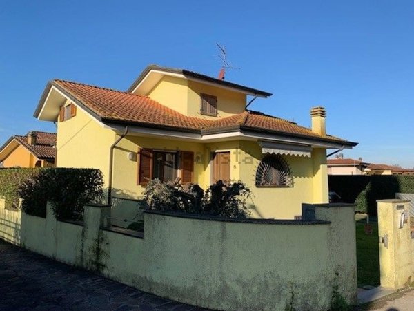 casa indipendente in vendita a Massarosa
