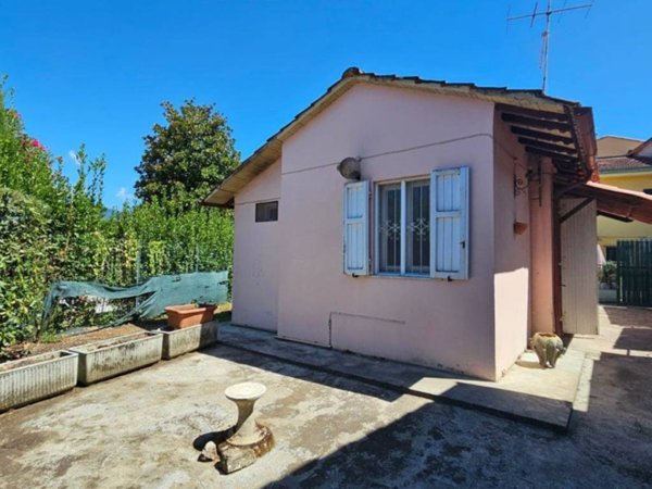 casa indipendente in vendita a Massarosa in zona Piano di Mommio
