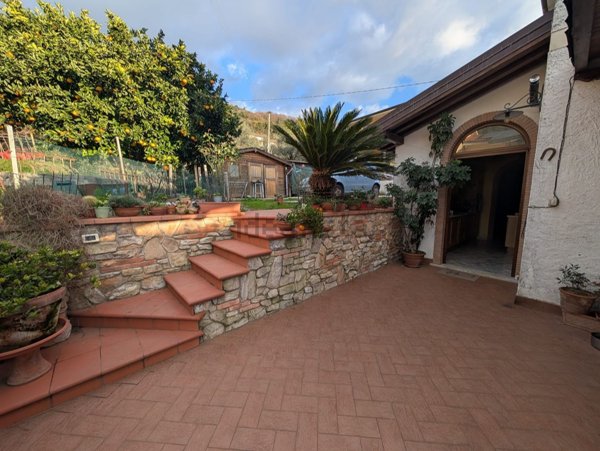 casa indipendente in vendita a Massarosa in zona Stiava