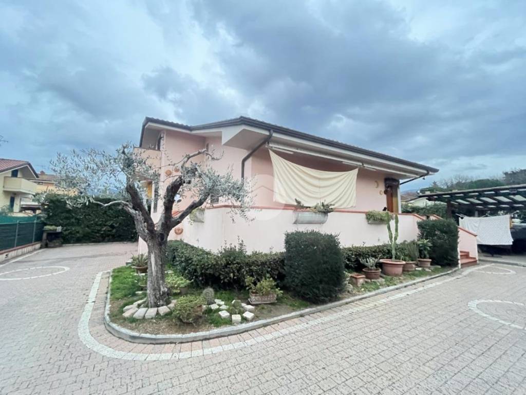 casa indipendente in vendita a Massarosa