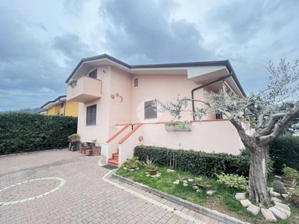 casa indipendente in vendita a Massarosa