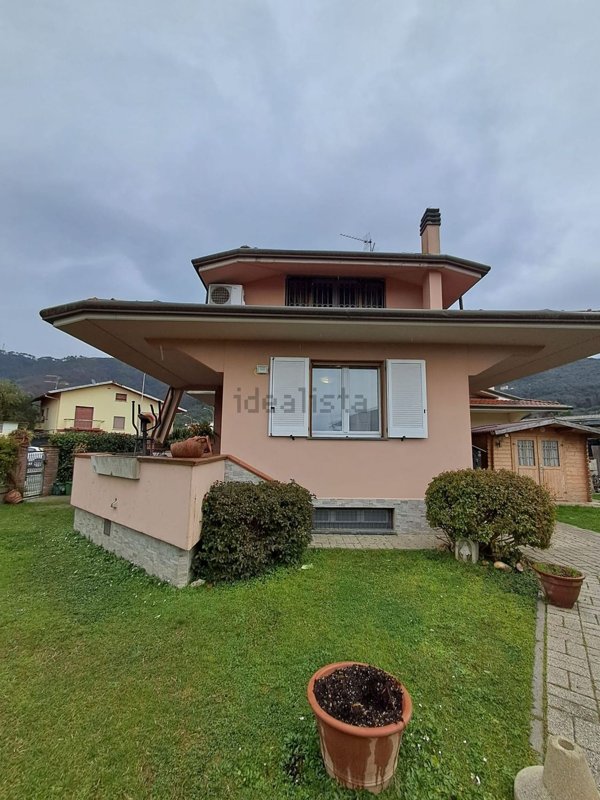 casa indipendente in vendita a Massarosa