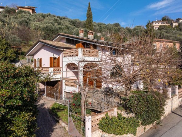 casa indipendente in vendita a Massarosa in zona Bargecchia