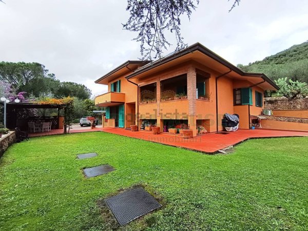 casa indipendente in vendita a Massarosa