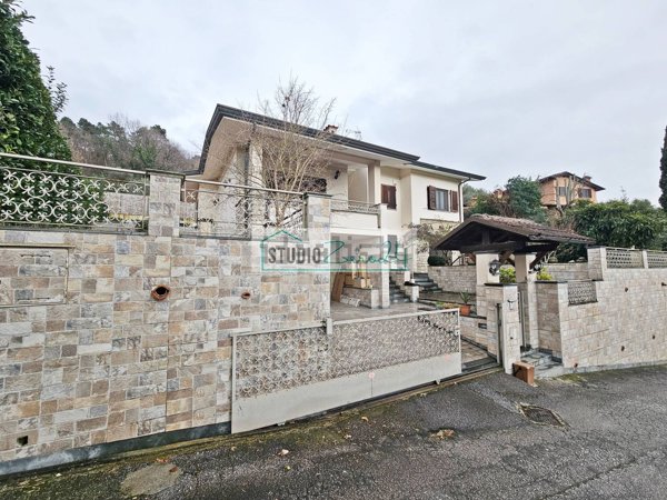 casa indipendente in vendita a Massarosa in zona Piano di Mommio