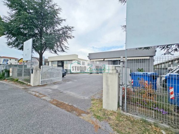 locale commerciale in vendita a Massarosa