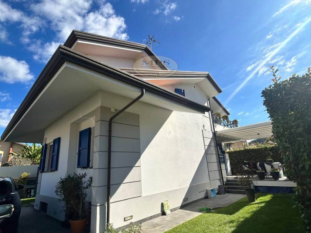 casa indipendente in vendita a Massarosa
