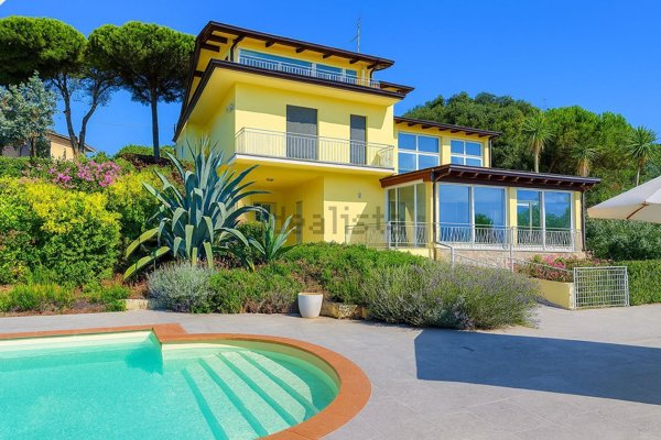 casa indipendente in vendita a Massarosa in zona Corsanico