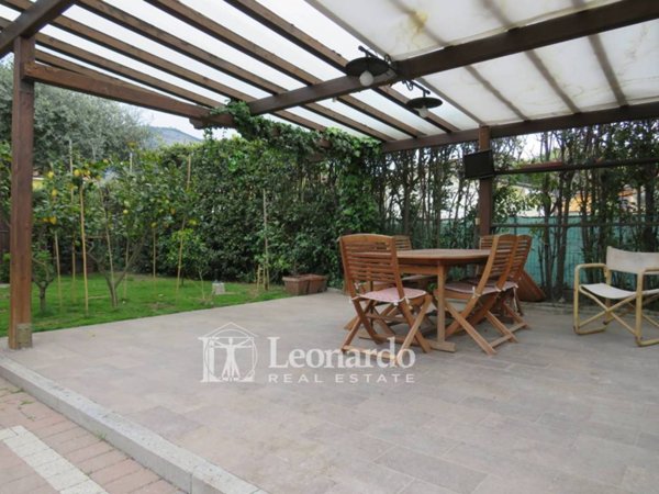 casa indipendente in vendita a Massarosa in zona Bozzano