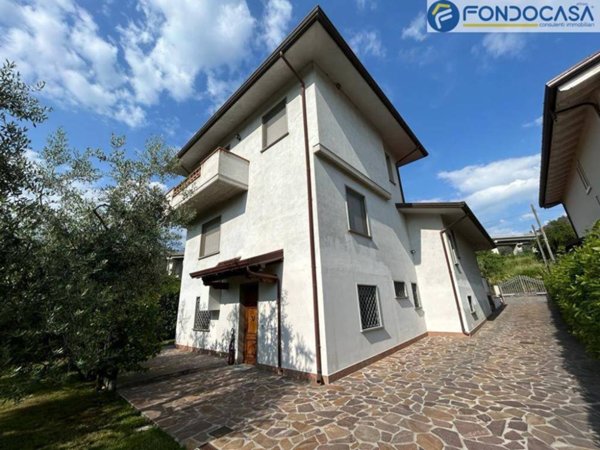 casa indipendente in vendita a Massarosa