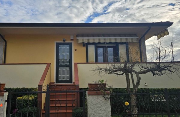 casa indipendente in vendita a Massarosa