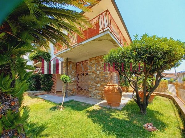 casa indipendente in vendita a Massarosa in zona Stiava
