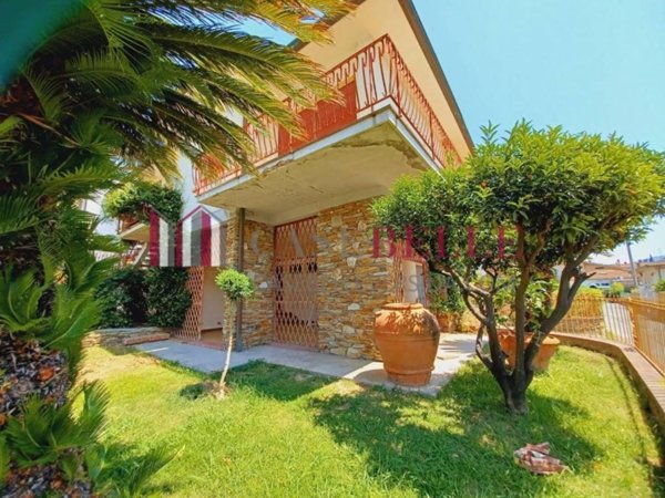 casa indipendente in vendita a Massarosa in zona Stiava