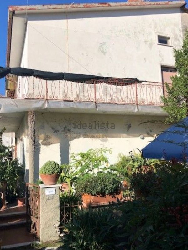 pentavano in vendita a Massarosa in zona Bozzano