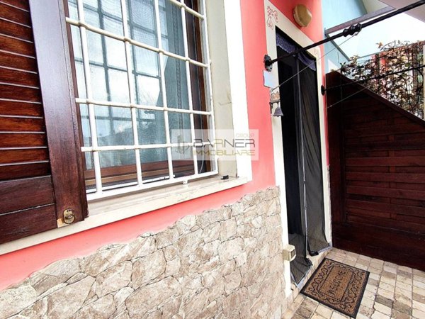 casa indipendente in vendita a Massarosa in zona Bozzano