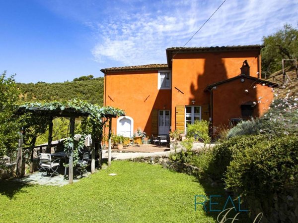 casa indipendente in vendita a Massarosa in zona Stiava