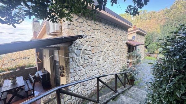 casa indipendente in vendita a Massarosa