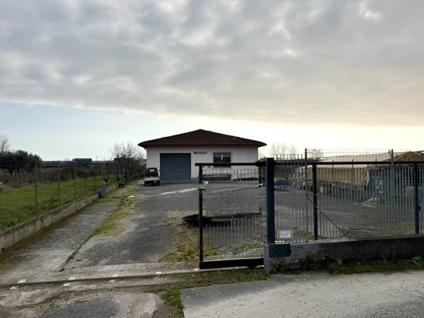 negozio in vendita a Massarosa in zona Piano di Conca